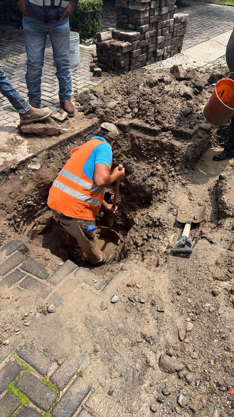 Excavación para localizar la fuga