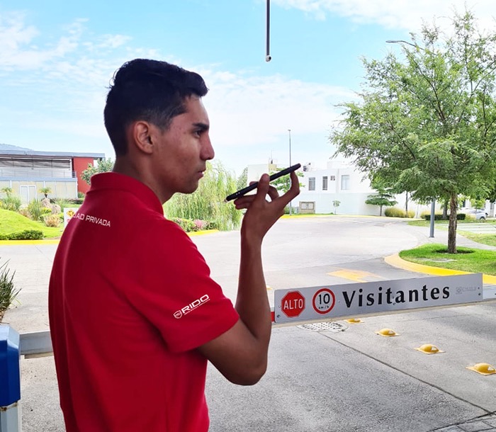 Guardia de RIDO en el control de acceso de un coto