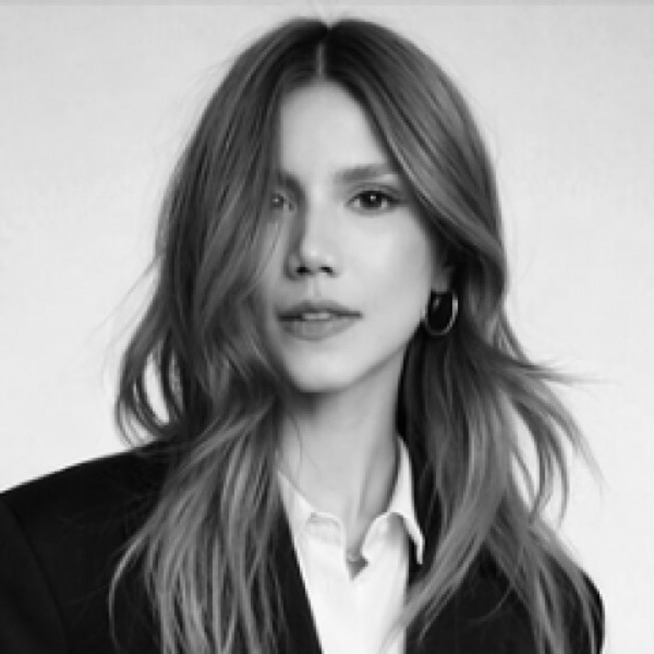 Andrea De León